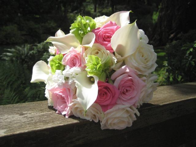 bride bouquet photo with roses and lilies flowers.jpg