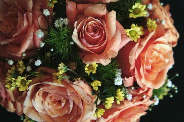 rose bouquet wedding.jpg