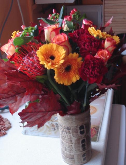 bride bouquet in mostly red.jpg