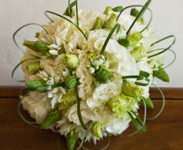 modern white bouquet.PNG