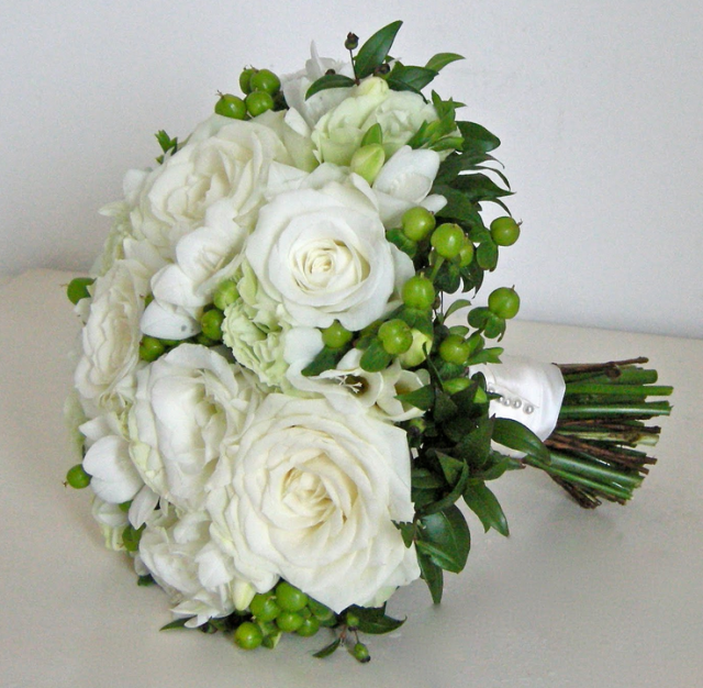 Modern wedding bouquet photos with beautiful big white roses.PNG