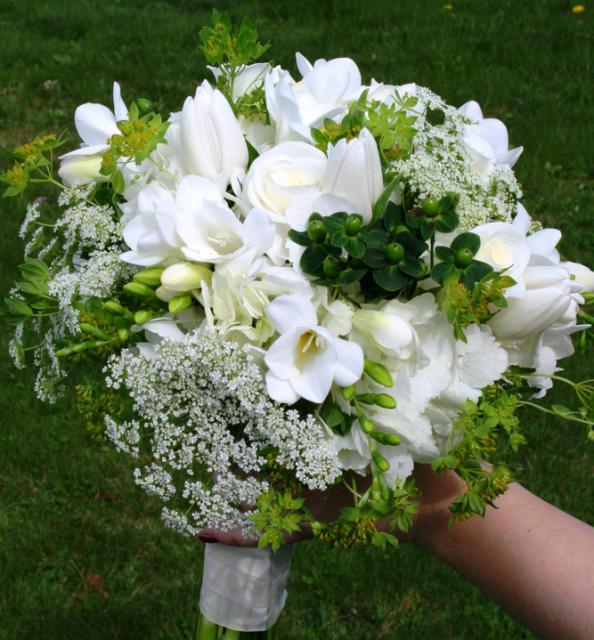 White wedding bouquet photo.PNG