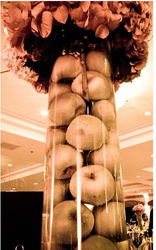 Trendy wedding center piece picture_Tower of Frutas.jpg