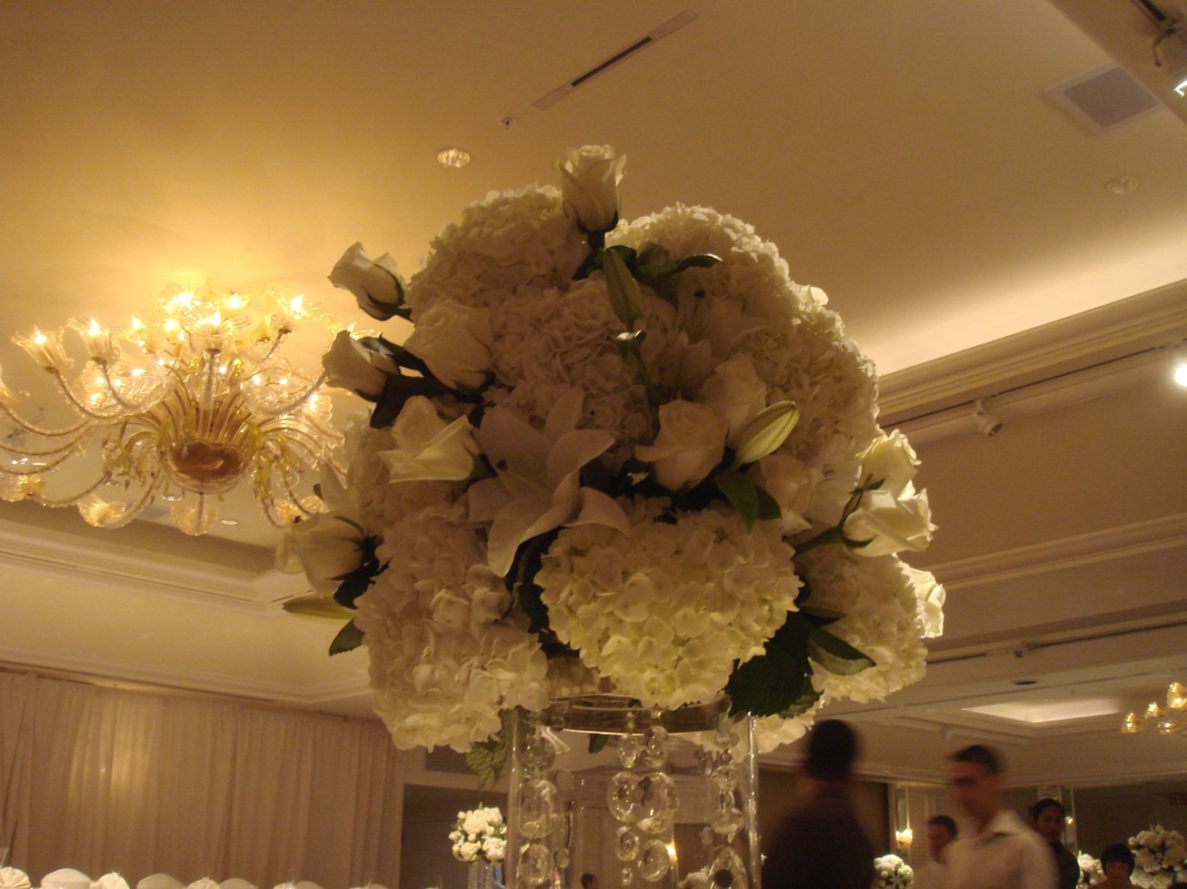 wedding flowers center pieces.jpg