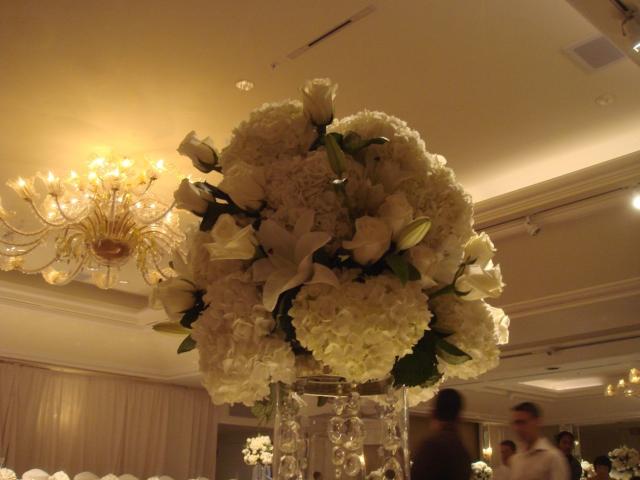 wedding flowers center pieces.jpg