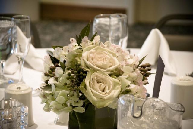 modern wedding center pieces with cream flowers.jpg