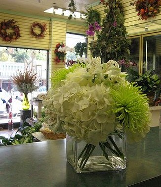 stylish wedding centerpiece idea.jpg