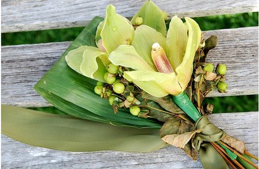 Tropical bridesmaids bouquet pictures.jpg