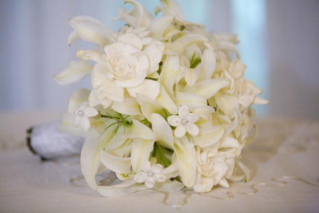 White flowers wedding bride bouquet pics.jpg