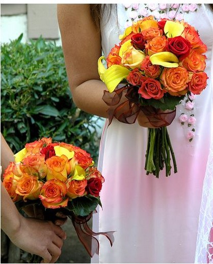 Bridesmaid bouquets with colorful flowers.jpg