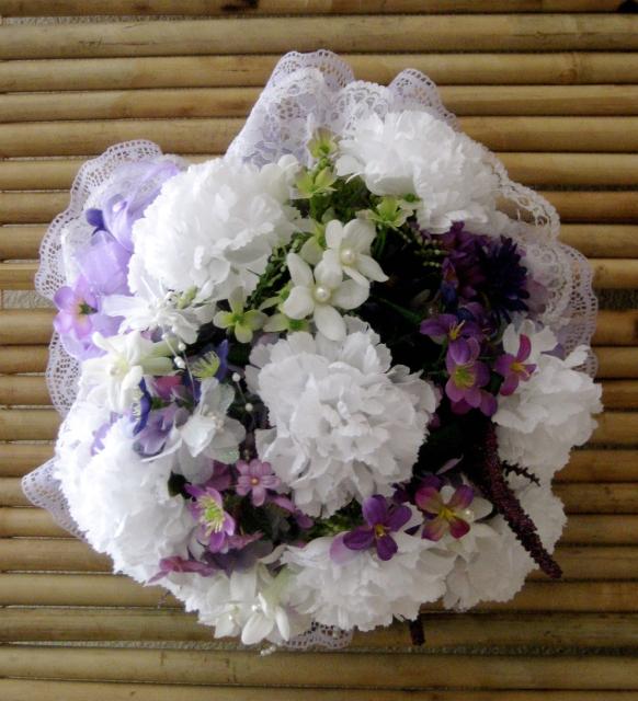 Traditional brides bouquet photos.jpg