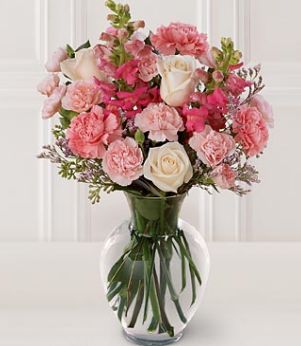 Beautiful Centerpiece for weddings with cream and pink flowers.JPG